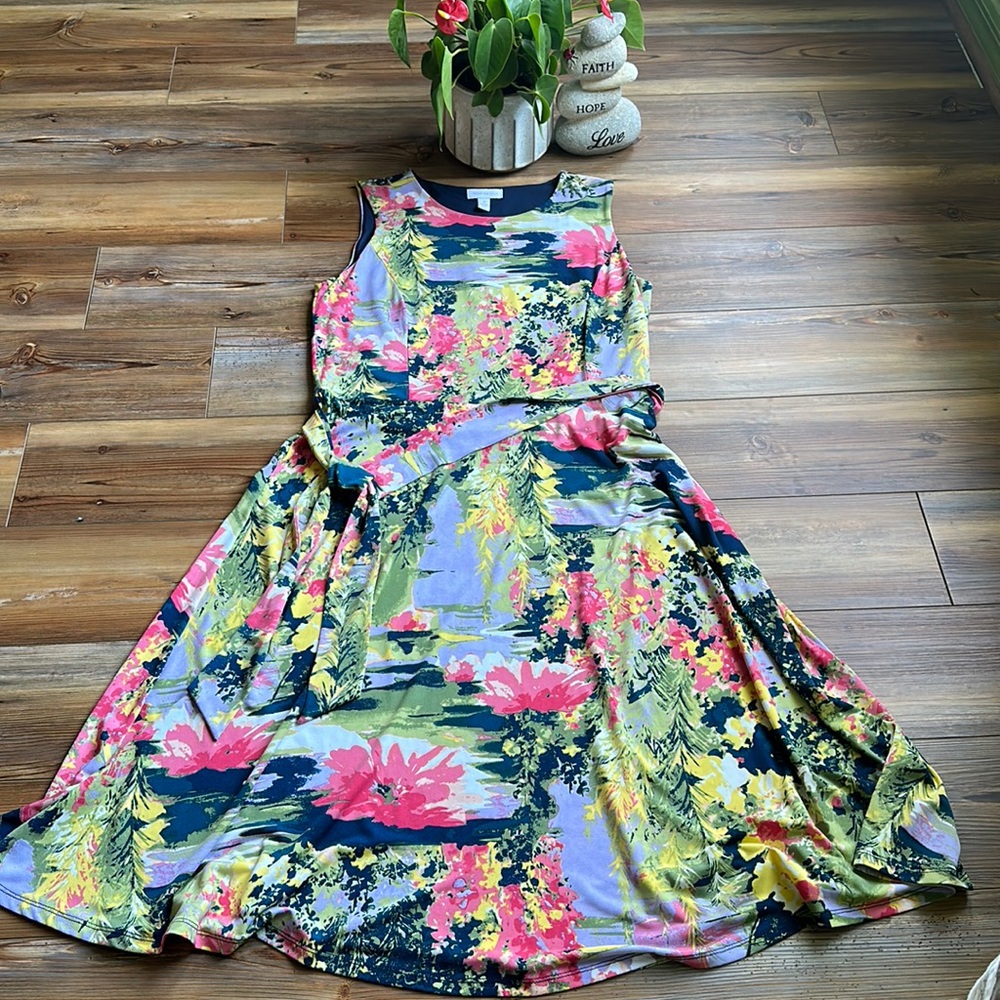 💖Charter Club colorful crew neck sleeveless dress, fabric belt 
Smoke free home